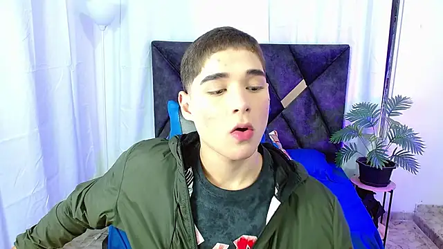 Snapshot of Mattass18 chatting on 10-27-25, 02:10 Mattass18 online show from 10-27-25, 02:10