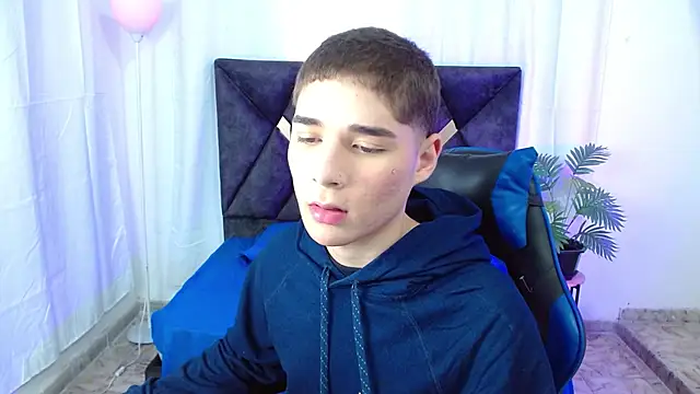 Snapshot of Mattass18 chatting on 10-28-25, 01:36 Mattass18 online show from 10-28-25, 01:36