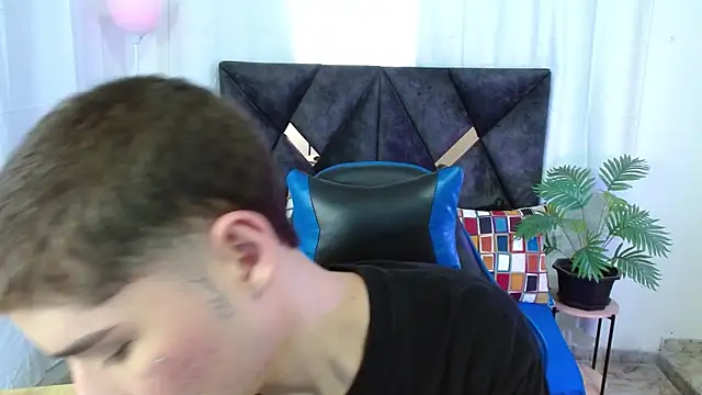 Snapshot of Mattass18 chatting on 10-29-25, 01:24 Mattass18 online show from 10-29-25, 01:24