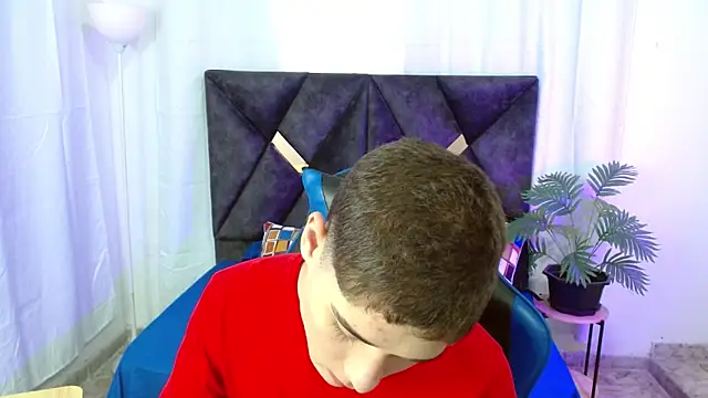 Snapshot of Mattass18 chatting on 10-30-25, 01:34 Mattass18 online show from 10-30-25, 01:34