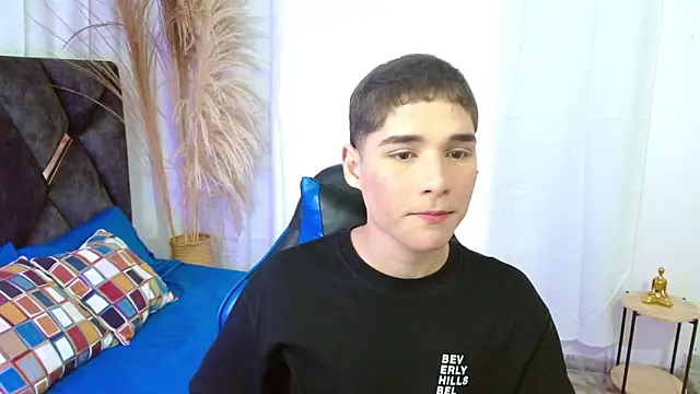 Snapshot of Mattass18 chatting on 11-05-25, 01:55 Mattass18 online show from 11-05-25, 01:55