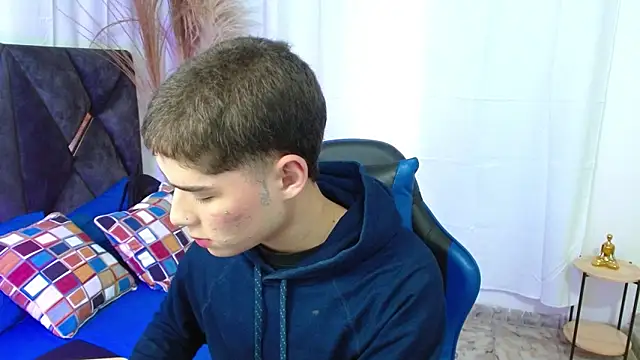 Snapshot of Mattass18 chatting on 11-06-25, 01:45 Mattass18 online show from 11-06-25, 01:45