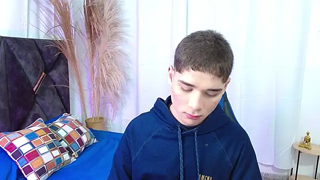 Snapshot of Mattass18 chatting on 11-10-25, 01:32 Mattass18 online show from 11-10-25, 01:32