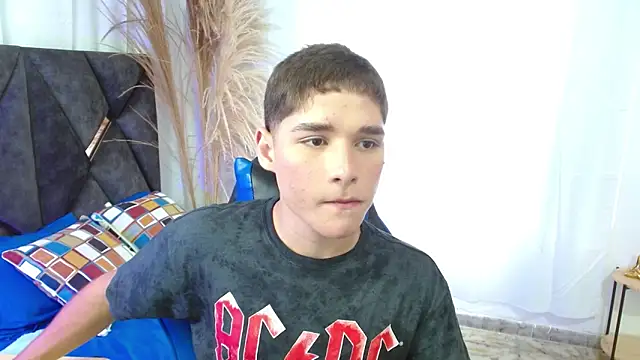 Snapshot of Mattass18 chatting on 11-13-25, 04:39 Mattass18 online show from 11-13-25, 04:39