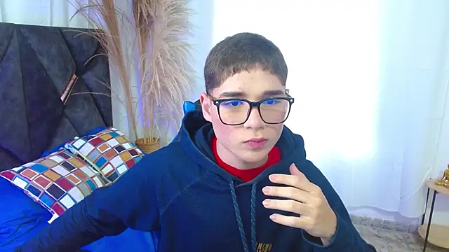 Snapshot of Mattass18 chatting on 11-14-25, 01:32 Mattass18 online show from 11-14-25, 01:32