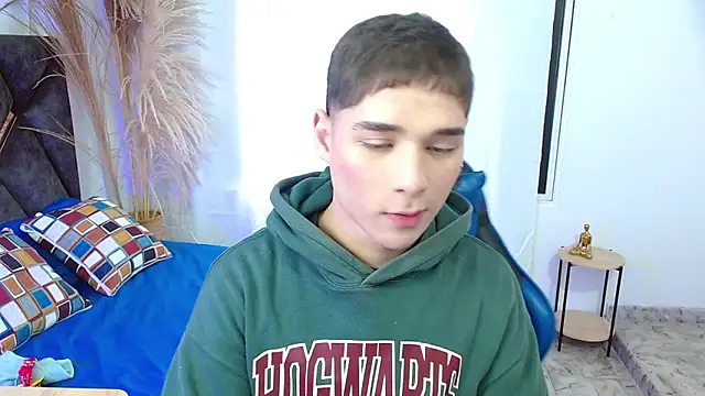 Snapshot of Mattass18 chatting on 11-18-25, 02:43 Mattass18 online show from 11-18-25, 02:43