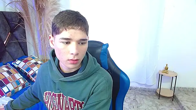 Snapshot of Mattass18 chatting on 11-19-25, 02:17 Mattass18 online show from 11-19-25, 02:17