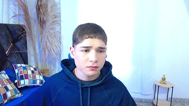 Snapshot of Mattass18 chatting on 11-21-25, 01:21 Mattass18 online show from 11-21-25, 01:21