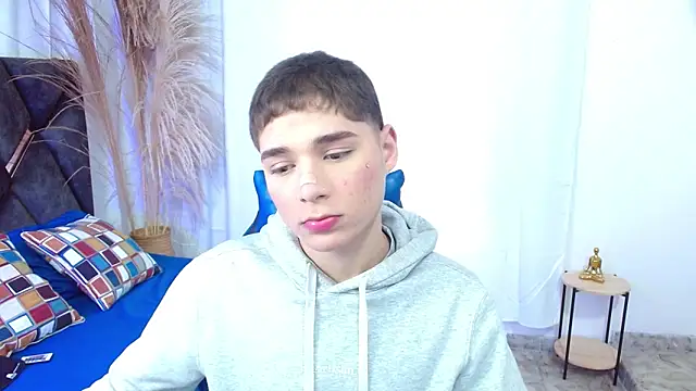 Snapshot of Mattass18 chatting on 11-25-25, 12:49 Mattass18 online show from 11-25-25, 12:49