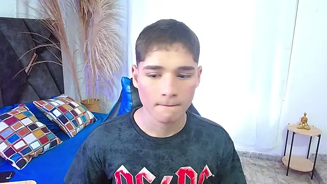 Snapshot of Mattass18 chatting on 11-29-25, 01:25 Mattass18 online show from 11-29-25, 01:25