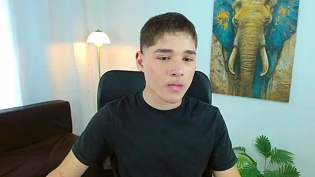 Snapshot of Mattass18 chatting on 12-19-25, 08:38 Mattass18 online show from 12-19-25, 08:38