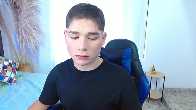 Snapshot of Mattass18 chatting on 12-22-25, 12:57 Mattass18 online show from 12-22-25, 12:57