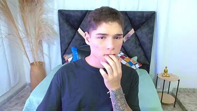 Snapshot of Mattass18 chatting on 01-06-26, 01:26 Mattass18 online show from 01-06-26, 01:26