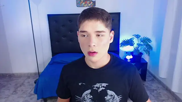 Snapshot of Mattass18 chatting on 01-14-26, 01:39 Mattass18 online show from 01-14-26, 01:39