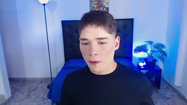 Snapshot of Mattass18 chatting on 01-18-26, 01:37 Mattass18 online show from 01-18-26, 01:37