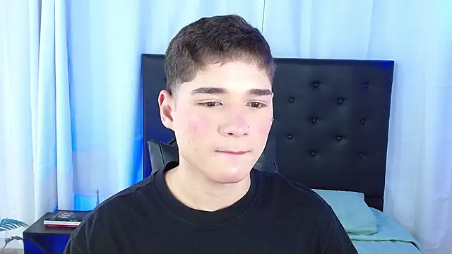 Snapshot of Mattass18 chatting on 02-17-26, 01:29 Mattass18 online show from 02-17-26, 01:29