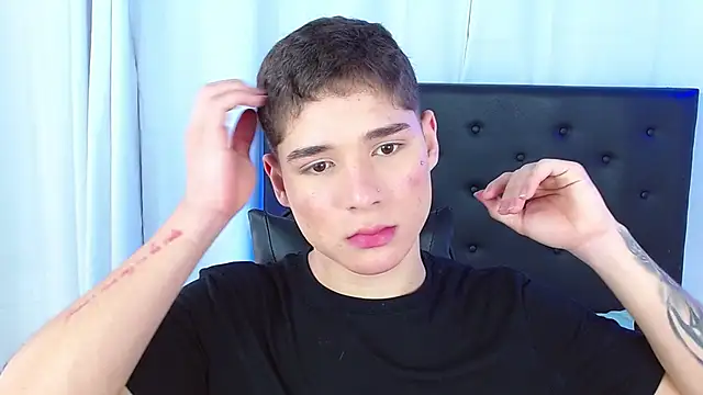 Snapshot of Mattass18 chatting on 02-27-26, 01:22 Mattass18 online show from 02-27-26, 01:22