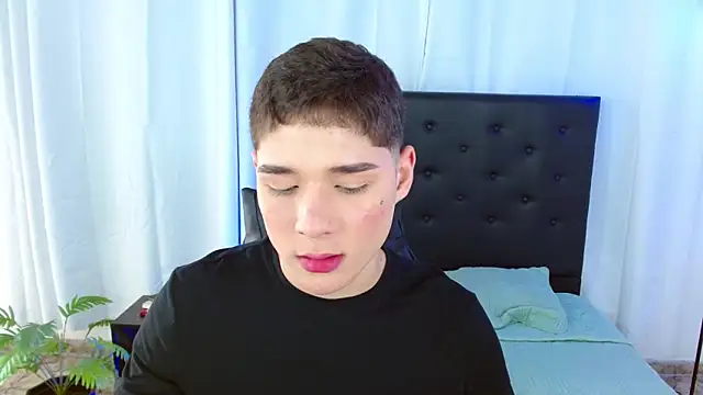 Snapshot of Mattass18 chatting on 03-04-26, 01:17 Mattass18 online show from 03-04-26, 01:17