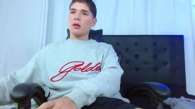 Snapshot of Mattass18 chatting on 03-11-26, 01:39 Mattass18 online show from 03-11-26, 01:39