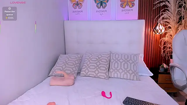 Snapshot of susie_thomsonn chatting on 01-14-26, 01:22 susie thomsonn online show from 01-14-26, 01:22