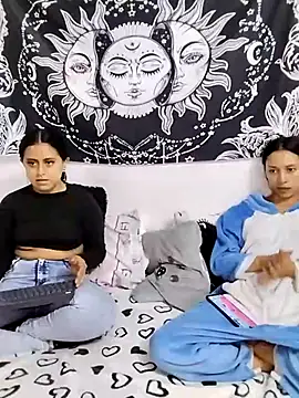 Snapshot of abby_n_emily chatting on 05-01-26, 01:16 abby n emily online show from 05-01-26, 01:16