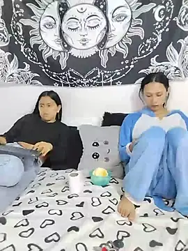 Snapshot of abby_n_emily chatting on 05-21-26, 02:24 abby n emily online show from 05-21-26, 02:24