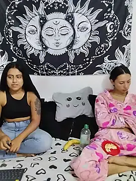 Snapshot of abby_n_emily chatting on 05-25-26, 03:29 abby n emily online show from 05-25-26, 03:29