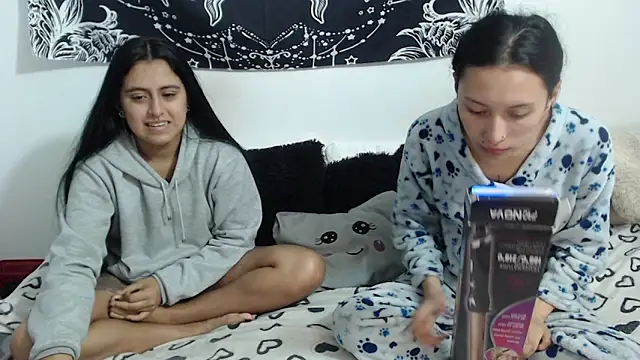 Snapshot of abby_n_emily chatting on 06-06-26, 01:38 abby n emily online show from 06-06-26, 01:38