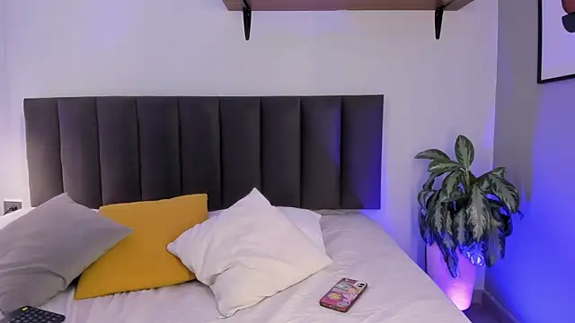 Snapshot of AilanaCortes chatting on 10-22-25, 12:05 AilanaCortes online show from 10-22-25, 12:05