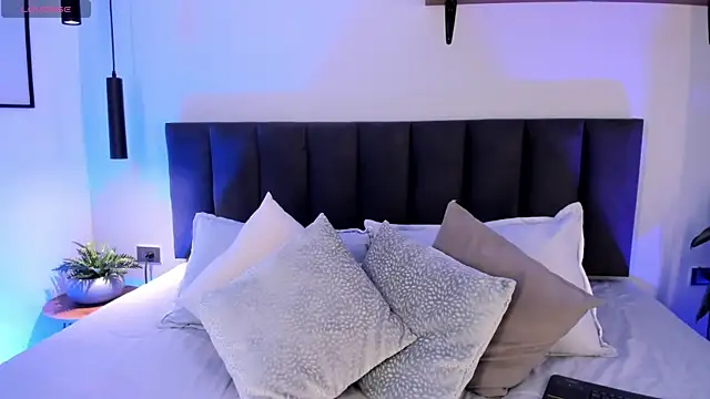 Snapshot of AilanaCortes chatting on 11-19-25, 12:05 AilanaCortes online show from 11-19-25, 12:05