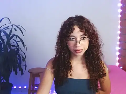 Snapshot of Medussa3033 chatting on 10-16-25, 10:44 Medussa3033 online show from 10-16-25, 10:44