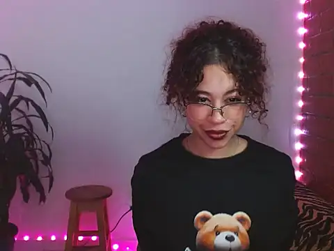 Snapshot of Medussa3033 chatting on 10-30-25, 02:35 Medussa3033 online show from 10-30-25, 02:35