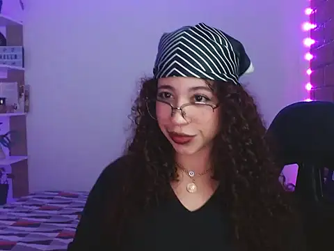 Snapshot of Medussa3033 chatting on 11-23-25, 03:06 Medussa3033 online show from 11-23-25, 03:06