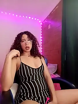 Snapshot of Medussa3033 chatting on 12-19-25, 09:33 Medussa3033 online show from 12-19-25, 09:33