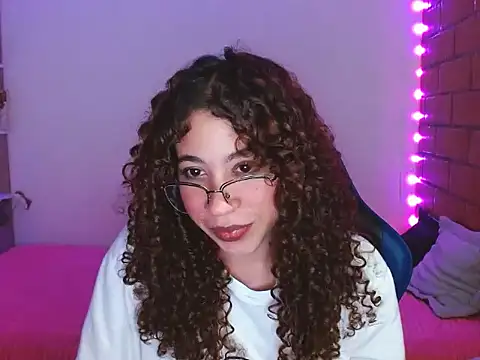 Snapshot of Medussa3033 chatting on 01-08-26, 12:35 Medussa3033 online show from 01-08-26, 12:35