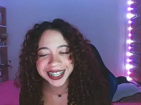 Snapshot of Medussa3033 chatting on 03-02-26, 05:08 Medussa3033 online show from 03-02-26, 05:08