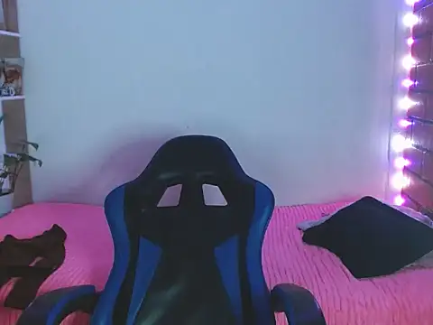 Snapshot of Medussa3033 chatting on 03-02-26, 07:15 Medussa3033 online show from 03-02-26, 07:15