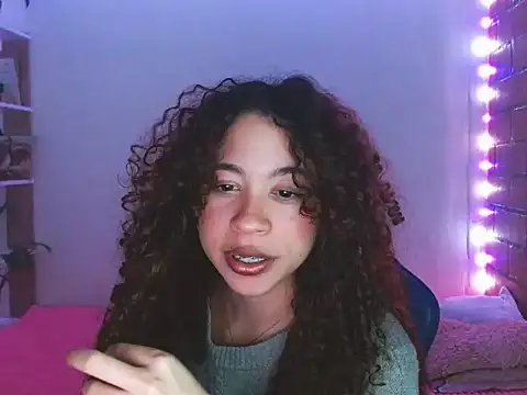 Snapshot of Medussa3033 chatting on 03-07-26, 03:58 Medussa3033 online show from 03-07-26, 03:58