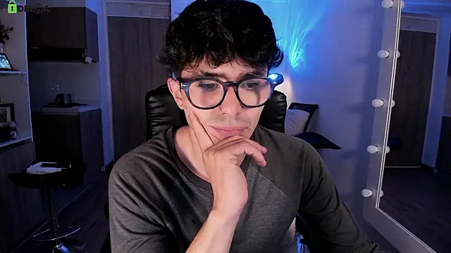 Snapshot of Mikeyvioleta_ chatting on 02-17-26, 08:22 Mikeyvioleta online show from 02-17-26, 08:22