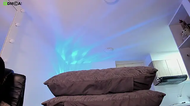 Snapshot of Mikeyvioleta_ chatting on 02-25-26, 10:14 Mikeyvioleta online show from 02-25-26, 10:14