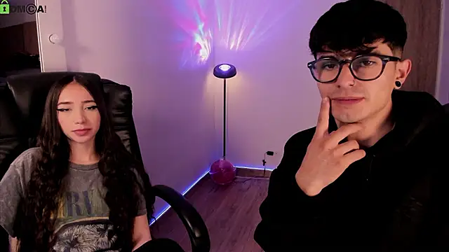 Snapshot of Mikeyvioleta_ chatting on 03-11-26, 12:33 Mikeyvioleta online show from 03-11-26, 12:33