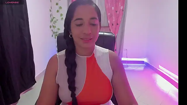 Snapshot of Kruela chatting on 04-27-26, 11:03 Kruela online show from 04-27-26, 11:03
