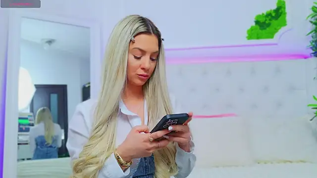 Snapshot of AriannaSins chatting on 01-27-25, 12:58 AriannaSins online show from 01-27-25, 12:58