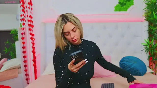 Snapshot of AriannaSins chatting on 02-07-25, 01:22 AriannaSins online show from 02-07-25, 01:22