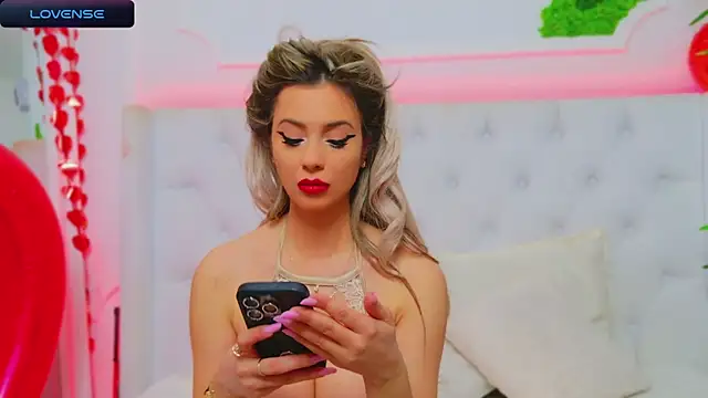 Snapshot of AriannaSins chatting on 02-14-25, 07:44 AriannaSins online show from 02-14-25, 07:44