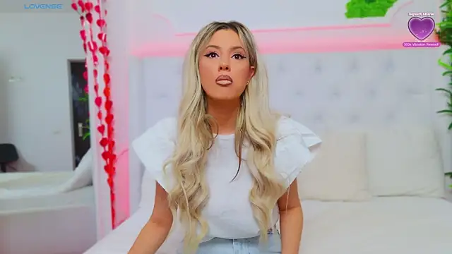 Snapshot of AriannaSins chatting on 03-07-25, 01:40 AriannaSins online show from 03-07-25, 01:40