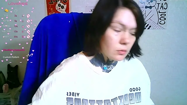 Snapshot of The_ICE_OWL chatting on 10-28-25, 07:34 The ICE OWL online show from 10-28-25, 07:34
