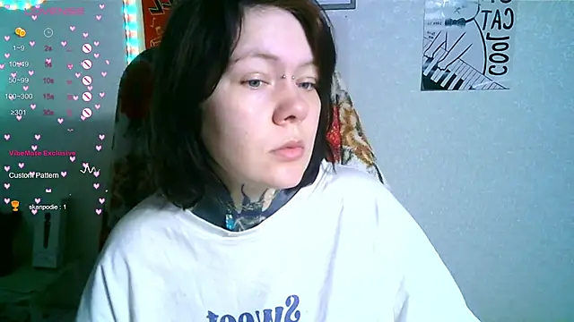Snapshot of The_ICE_OWL chatting on 11-12-25, 06:58 The ICE OWL online show from 11-12-25, 06:58