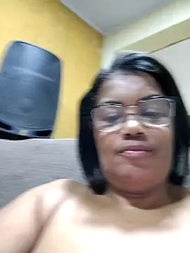 Snapshot of Pessoa54 chatting on 11-20-25, 04:45 Pessoa54 online show from 11-20-25, 04:45