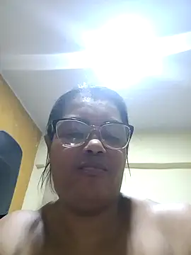 Snapshot of Pessoa54 chatting on 12-18-25, 11:00 Pessoa54 online show from 12-18-25, 11:00